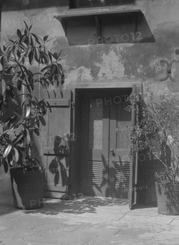 Corner in the Arts and Crafts patio, New Orleans, between 1920 and 1926. Creator: Arnold Genthe.
