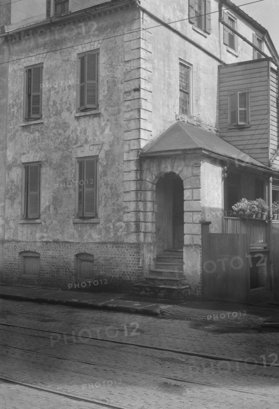 Multi-story house, [89 Wentworth Street], Charleston, South Carolina, between 1920 and 1926. Creator: Arnold Genthe.