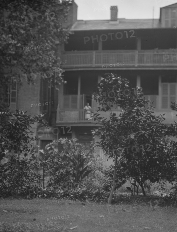 Service wing, New Orleans, between 1920 and 1926. Creator: Arnold Genthe.