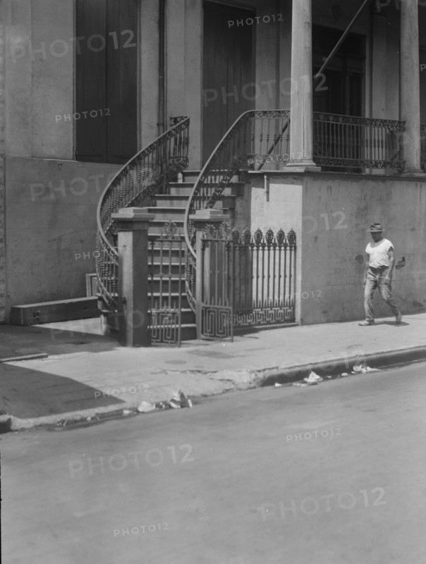General Beauregard's house, 1113 Chartres Street, New Orleans, between 1920 and 1926. Creator: Arnold Genthe.