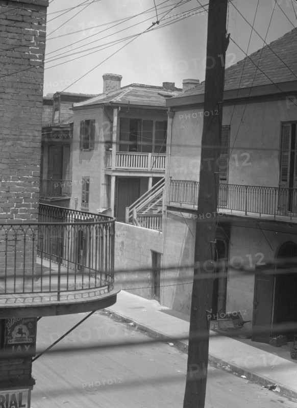 Street scene, New Orleans, between 1920 and 1926. Creator: Arnold Genthe.