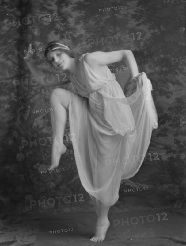 Beyer, Hilda, Miss, 1913 June 27. Creator: Arnold Genthe.