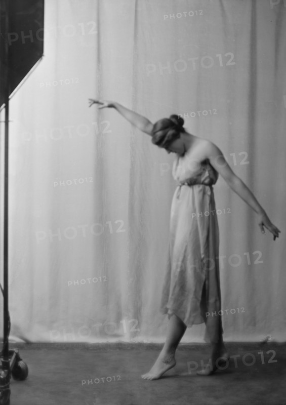 Beyer, Hilda, Miss, 1915 Dec. 8. Creator: Arnold Genthe.