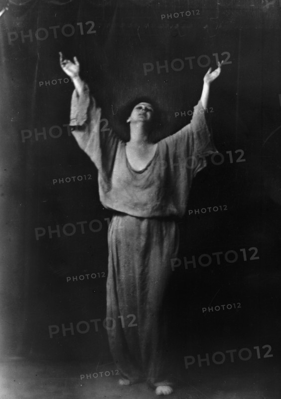Duncan, Isadora, portrait photograph, between 1916 and 1918. Creator: Arnold Genthe.