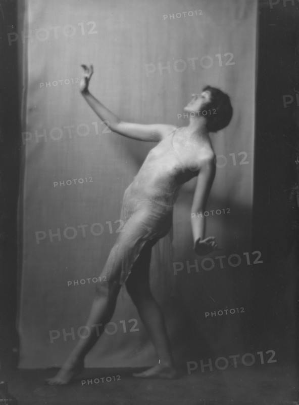 Florence Noyes dancers, between 1915 and 1918. Creator: Arnold Genthe.