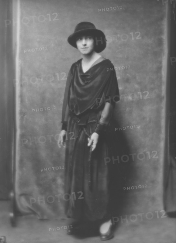 Florence Noyes dancers, portrait photograph, between 1915 and 1918. Creator: Arnold Genthe.