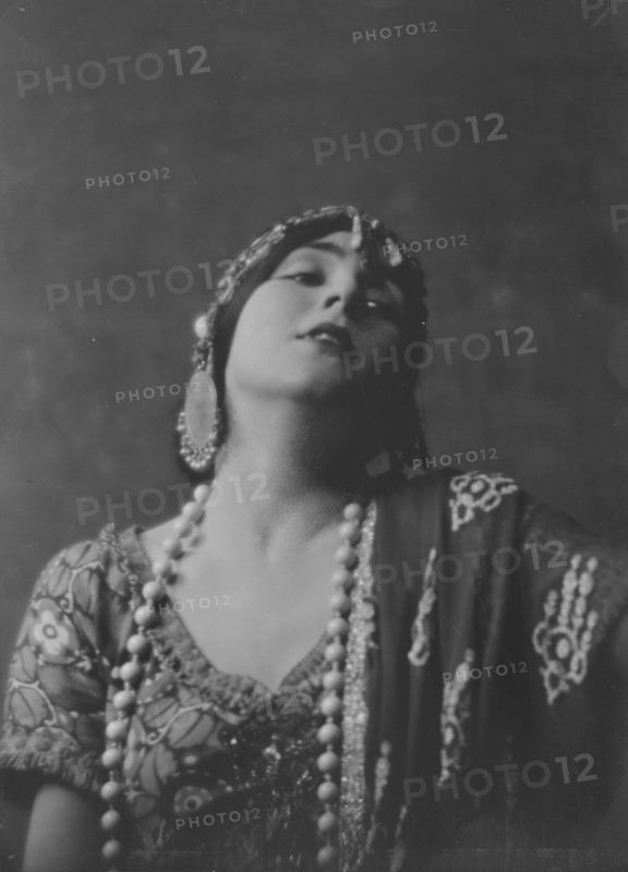 Fontaine, Miss, portrait photograph, 1916 Jan. 30. Creator: Arnold Genthe.