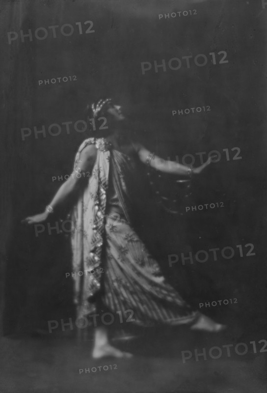 Galli, Rosina, 1915 Nov. 14. Creator: Arnold Genthe.