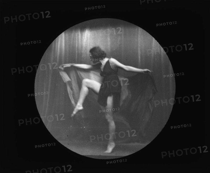 Isadora Duncan dancer, between 1915 and 1923. Creator: Arnold Genthe.