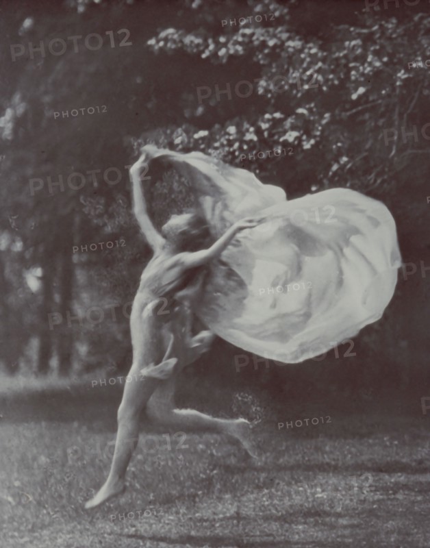 Isadora Duncan dancer, between 1915 and 1923. Creator: Arnold Genthe.