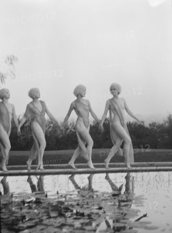 Marion Morgan dancers, between 1914 and 1927. Creator: Arnold Genthe.