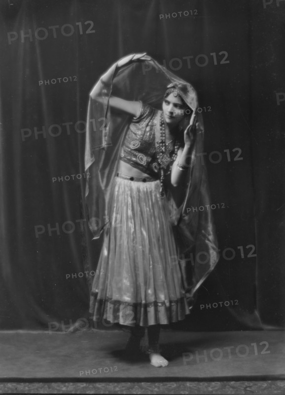 Roshanara, portrait photograph, 1917 Mar. 23. Creator: Arnold Genthe.