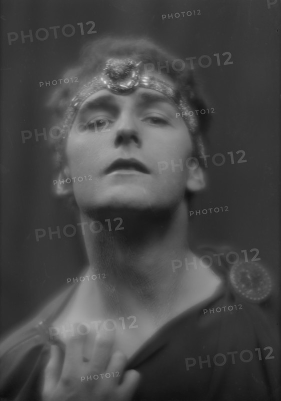 Swan, Paul, Mr., portrait photograph, 1912 or 1913. Creator: Arnold Genthe.