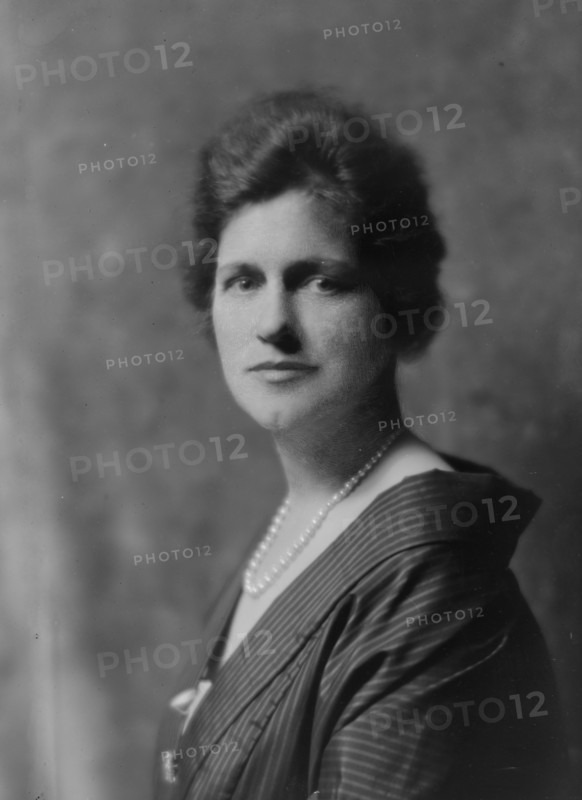 Gibson, Charles Dana, Mrs., portrait photograph, between 1914 and 1917. Creator: Arnold Genthe.