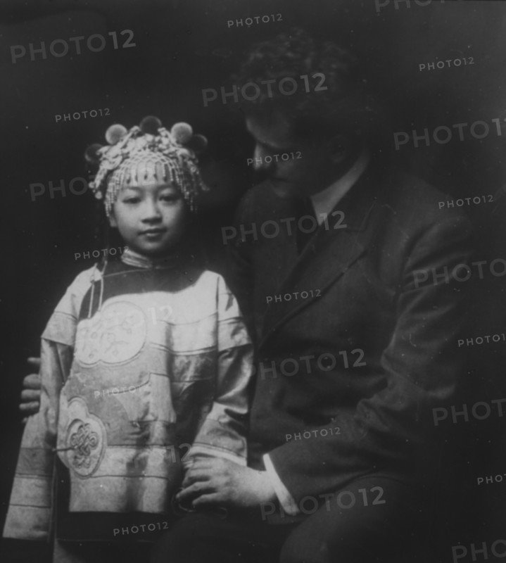 Friends, Chinatown, San Francisco, between 1896 and 1906. Creator: Arnold Genthe.