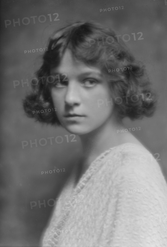Isadora Duncan dancer, portrait photograph, between 1915 and 1923. Creator: Arnold Genthe.
