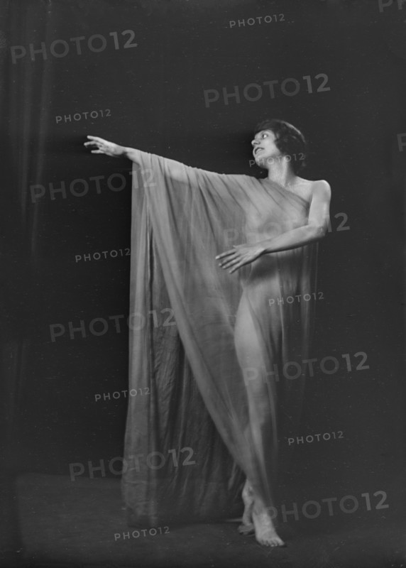 Isadora Duncan dancer, between 1915 and 1923. Creator: Arnold Genthe.