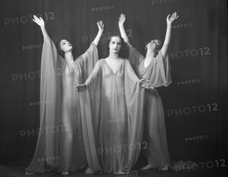 Isadora Duncan dancers, between 1915 and 1923. Creator: Arnold Genthe.