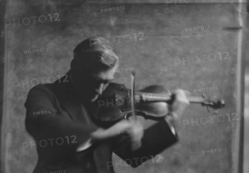 Mannes, David, Mr., portrait photograph, 1916 Apr. 28. Creator: Arnold Genthe.