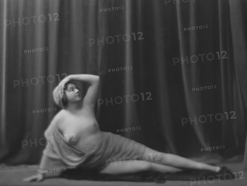 Mott-Smith, May, Miss, portrait photograph, between 1916 and 1923. Creator: Arnold Genthe.