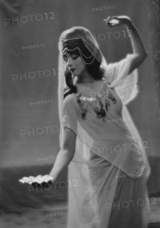 St. Denis, Ruth, 1913 Mar. 25. Creator: Arnold Genthe.