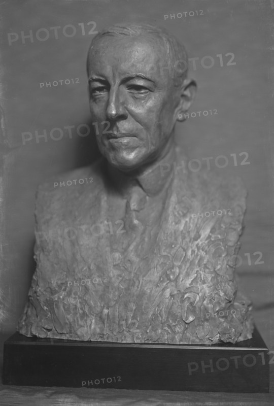 Wilson, Woodrow, President, portrait sculpture by Jo Davidson, 1916. Creators: Arnold Genthe, Jo Davidson.