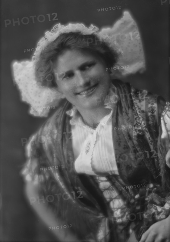 Members of the International Institute for Immigrant Girls, Y.W.C.A., in national costumes..., 1915. Creator: Arnold Genthe.