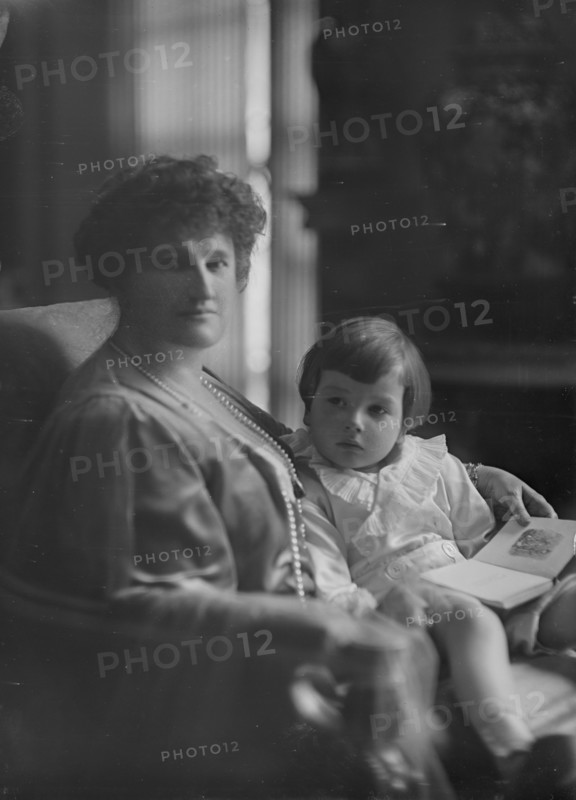 Mrs. John D. Rockefeller Jr and son David, portrait photograph, 1919 Mar. 18. Creator: Arnold Genthe.