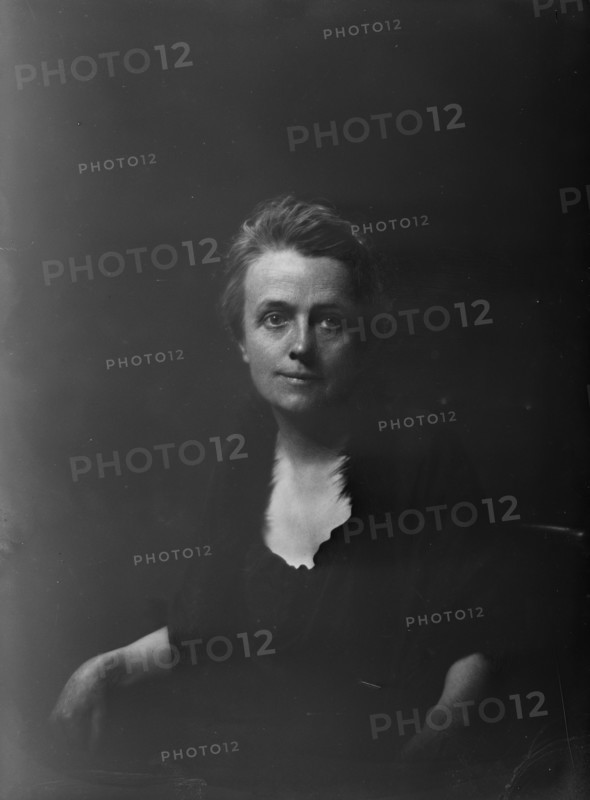 Mrs. John J. Albright, portrait photograph, 1919 Oct. 23. Creator: Arnold Genthe.