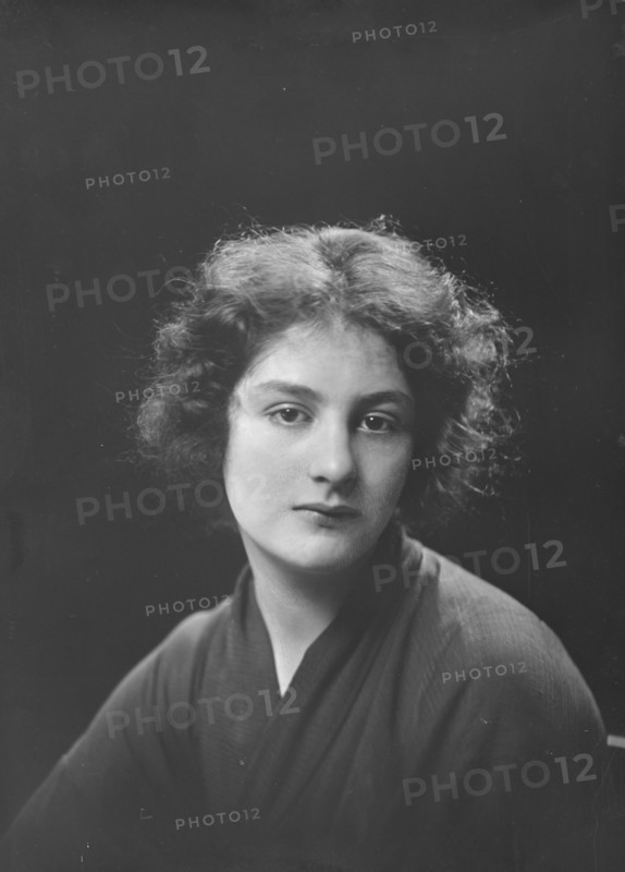 Miss Hortense Alden, portrait photograph, 1919 Feb. Creator: Arnold Genthe.