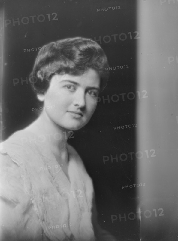 Miss Kathleen Anderson, portrait photograph, 1919 Mar. 11. Creator: Arnold Genthe.