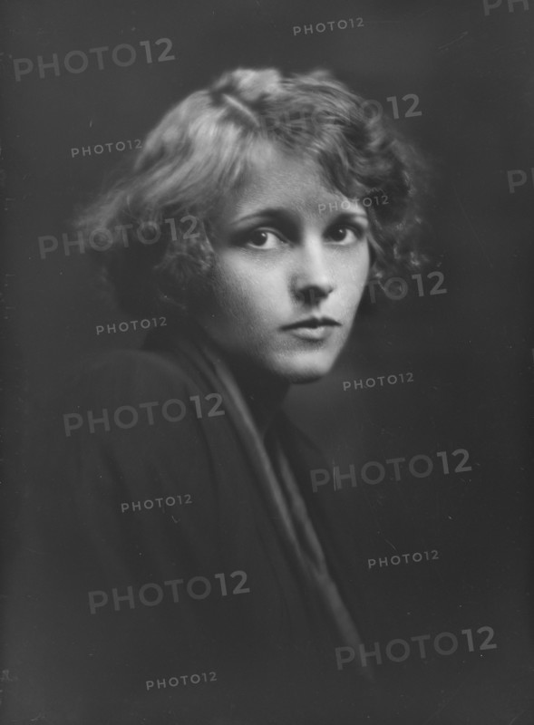 Mrs. Anderson, portrait photograph, 1917 Dec. 1. Creator: Arnold Genthe.