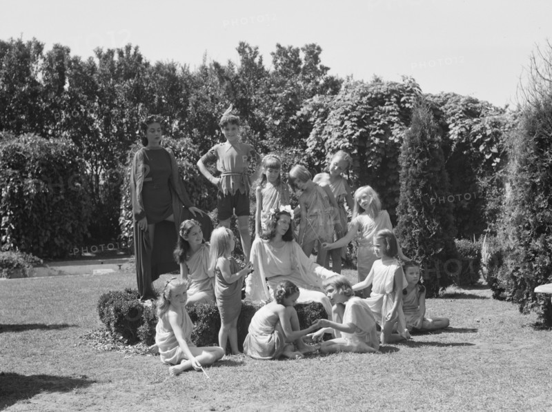 Anita Zahn dancers, between 1911 and 1942. Creator: Arnold Genthe.