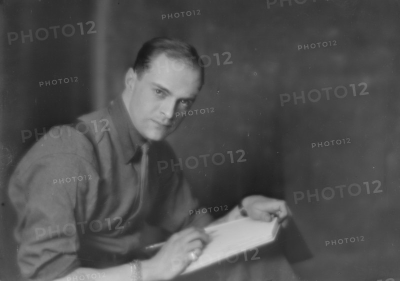 Captain Bruce Bainsfather [sic], portrait photograph, 1918 Oct. 8. Creator: Arnold Genthe.