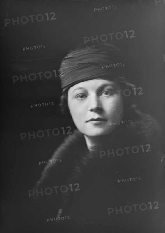 Mrs. Barkhausen, portrait photograph, 1918 Dec. 9. Creator: Arnold Genthe.