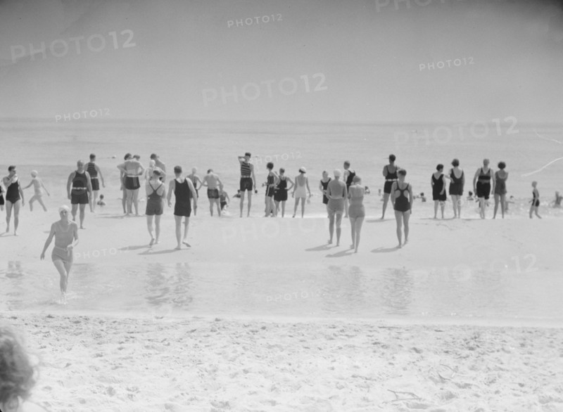 Beach scene, East Hampton, Long Island, between 1933 and 1942. Creator: Arnold Genthe.