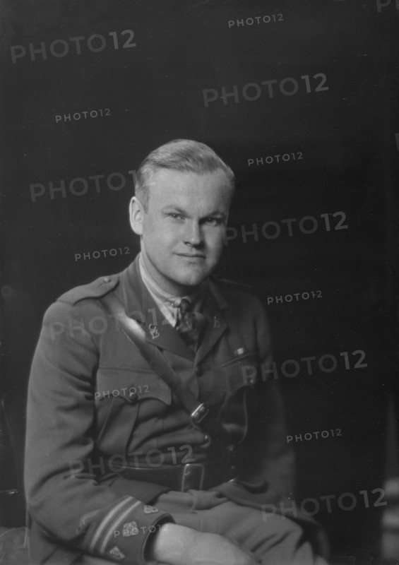 Captain Bell, portrait photograph, 1919 May 1. Creator: Arnold Genthe.