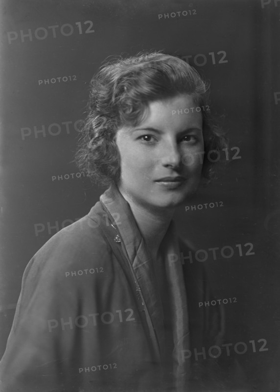 Miss Majorie [sic] Bentley, portrait photograph, 1918 Sept. 10 or 12. Creator: Arnold Genthe.
