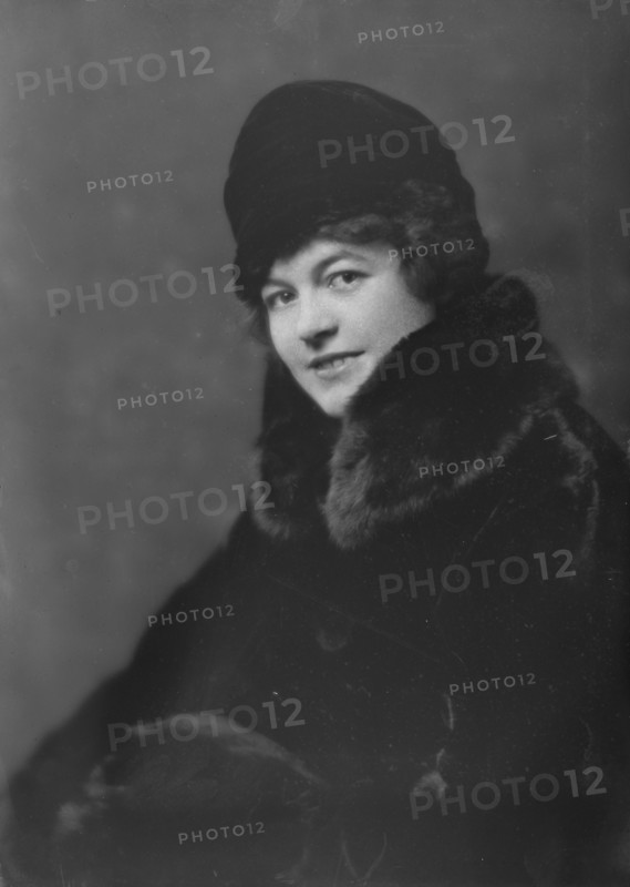 Miss Dorothy Brown, portrait photograph, 1918 Jan. 11. Creator: Arnold Genthe.