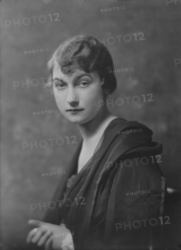 Mrs. H.C. Carr, portrait photograph, 1917 Dec. 15. Creator: Arnold Genthe.
