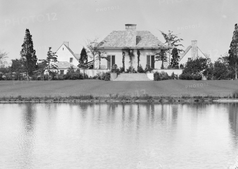 Cottage at "The Shallows," property of Lucien Hamilton Tyng, Southampton, Long Island, 1931 Aug. Creator: Arnold Genthe.