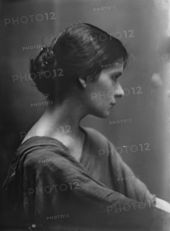 Mrs. P. De Montolin, portrait photograph, 1919 July 23. Creator: Arnold Genthe.