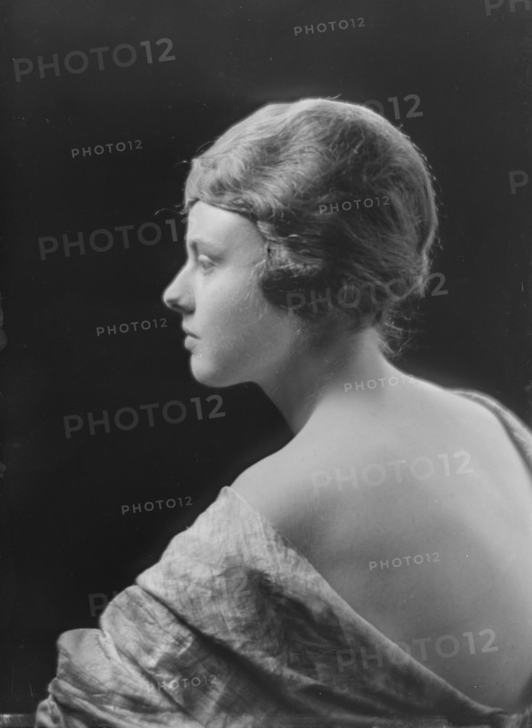 Miss Durant, portrait photograph, 1919 May 20. Creator: Arnold Genthe.
