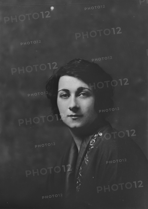 Genevieve Elman, portrait photograph, 1919 Sept. 12. Creator: Arnold Genthe.