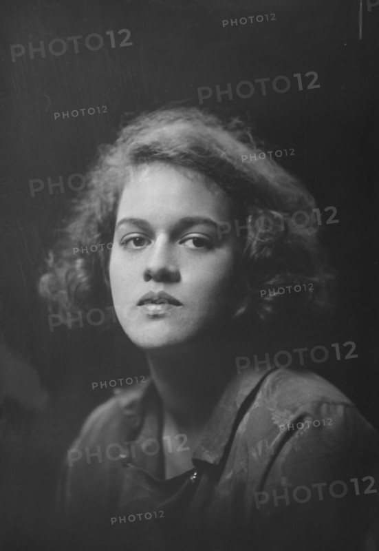 Katherine Elston, (Mrs. Gay), portrait photograph, 1918 Dec. 27. Creator: Arnold Genthe.