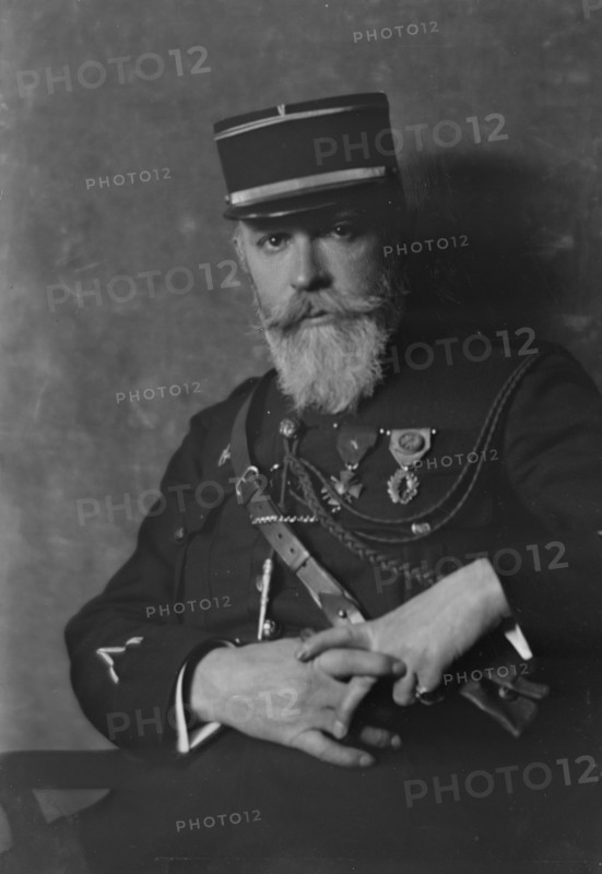 Lieutenant Farre, portrait photograph, 1918 Mar. 15. Creator: Arnold Genthe.