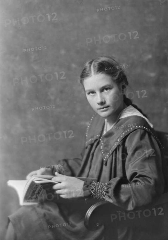 Miss Hope Garland, portrait photograph, 1918 Mar. 25. Creator: Arnold Genthe.