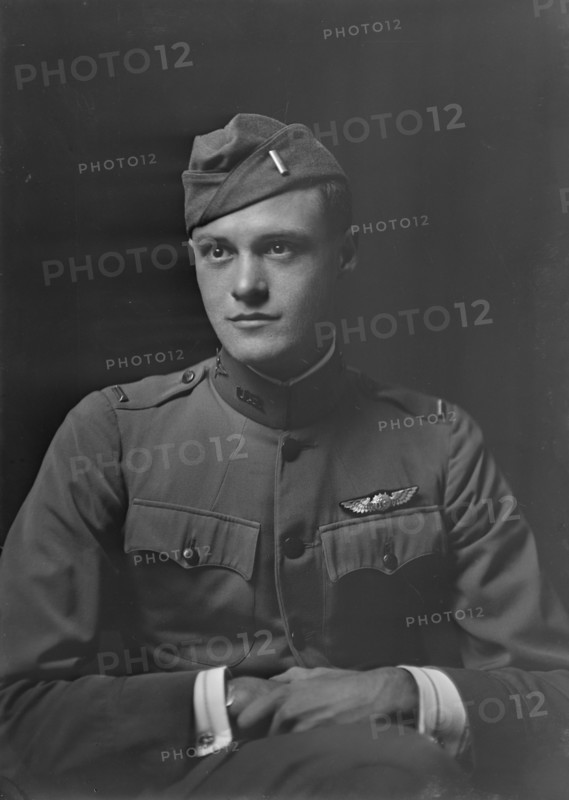 Lieutenant Gibson, portrait photograph, 1918 Nov. 5. Creator: Arnold Genthe.