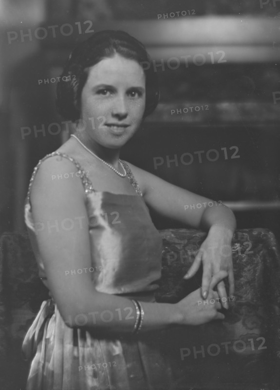 Mrs. E.R. Gleason, portrait photograph, 1917 Nov. 19. Creator: Arnold Genthe.