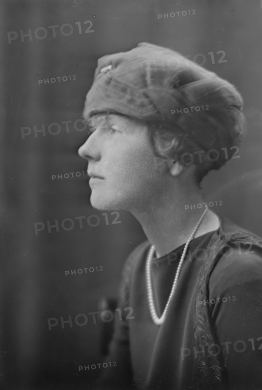 Mrs. W.S. Godfrey, portrait photograph, 1918 Aug. 6. Creator: Arnold Genthe.